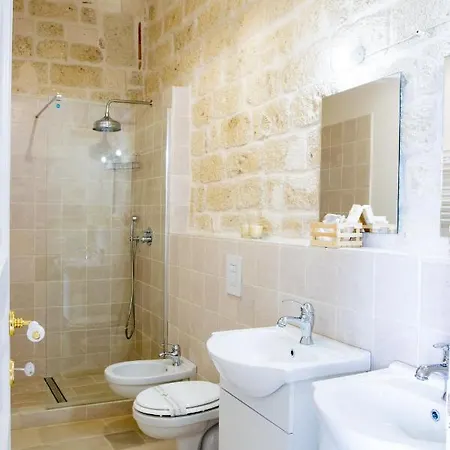 Polignano פולינאנו א מארה